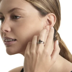 anillo-de-acero-t-plateado-alexah-modelo