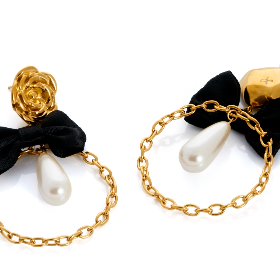 pendientes-belinda-wings-x-alexah-camille-negro-alexah-detalle