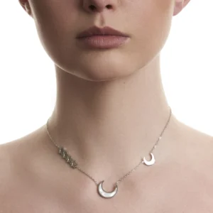 collar-de-acero-lunas-y-estrella-plateado-alexah-modelo