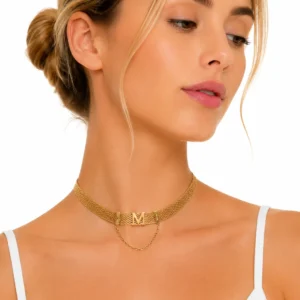 collar-mama-de-acero-dorado-alexah-modelo