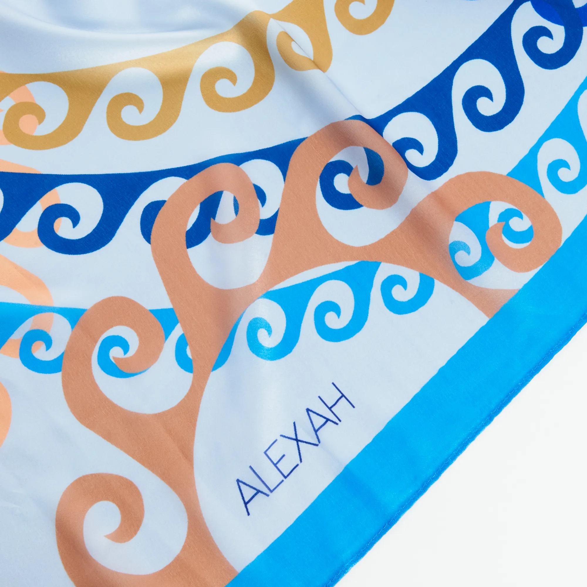 panuelo-estampado-greca-azul-alexah-detalle