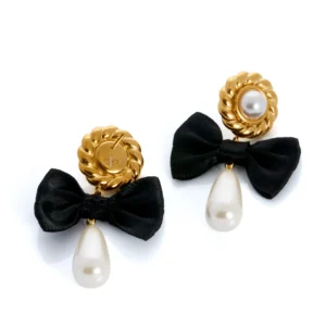 pendientes-con-perlas-anais-negro-belinda-wings-alexah-detalle
