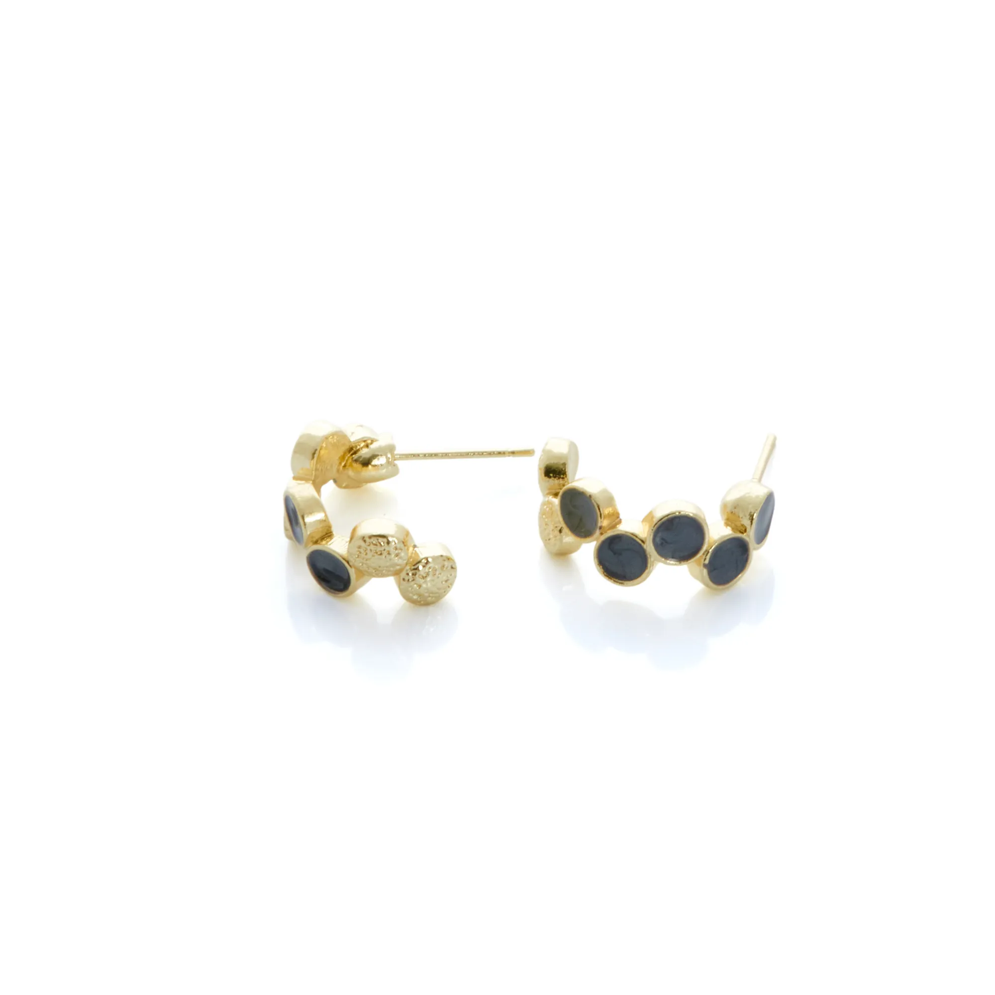 pendientes-camino-esmaltados-negro-alexah-detalle