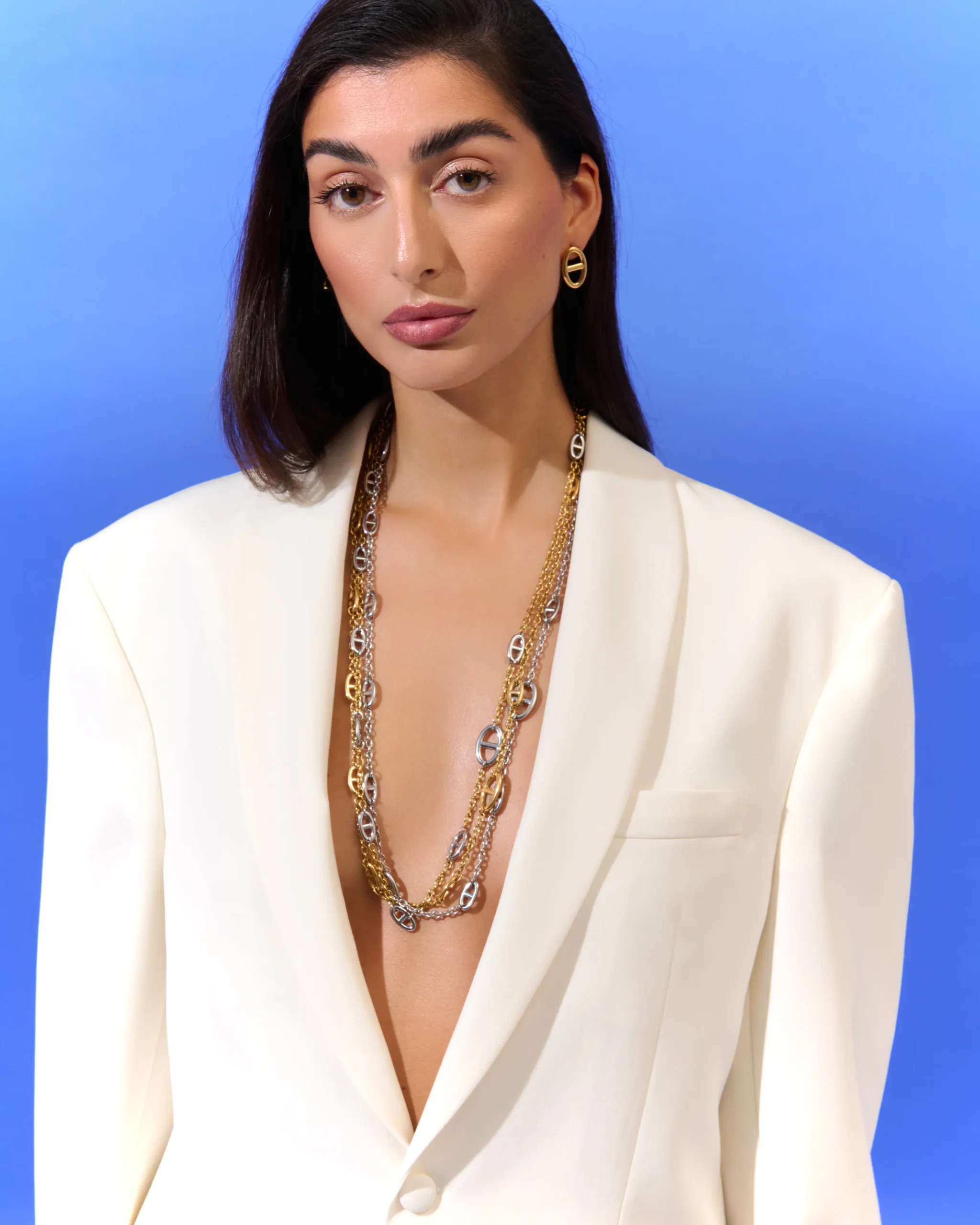 pendiente-maxi-greece-dorado-alexah-modelo