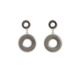 pendientes-redondos-curve-en-acero-plateado-alexah