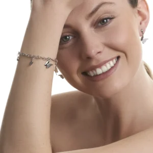 pulsera-de-acero-con-mariposas-alexah-modelo