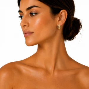 pendiente-mykonos-mejillon-dorado-y-blanco-alexah-modelo