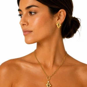 pendiente-mykonos-caracola-max-dorado-alexah-modelo