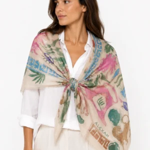 panuelo-estampado-griegos-verdes-alexah-modelo