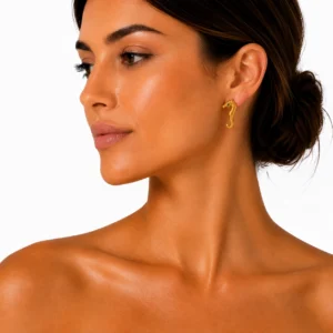 pendiente-mykonos-caballito-dorado-y-verde-alexah-modelo