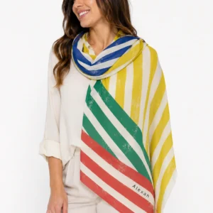 panuelo-estampado-grande-plage-azul-alexah-modelo.