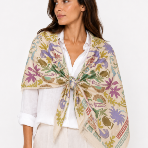 panuelo-estampado-griegos-mostazas-modelo