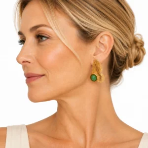 pendientes-flor-ios-en-acero-dorado-alexah-modelo