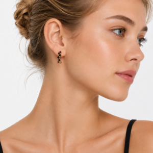 pendientes-camino-esmaltados-negro-alexah-modelo