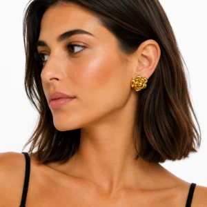 pendientes-flor-camelia-en-acero-dorado-alexah-modelo