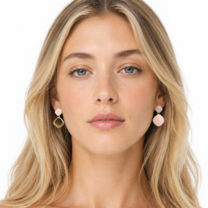 pendientes-irregulares-esmaltados-nacar-alexah-modelo