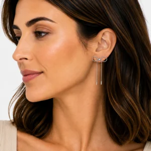 pendientes-lazada-illinois-en-acero-plateado-alexah-modelo