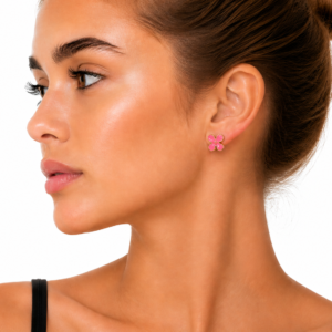 pendientes-trebol-esmaltados-rosa-intenso-alexah-modelo