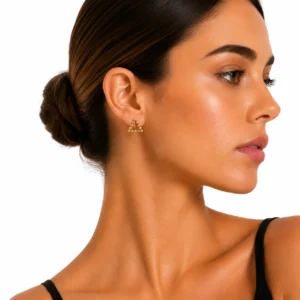 pendientes-triangulo-burbuja-en-acero-dorado-alexah-modelo