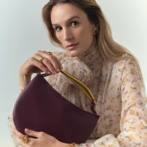 bolso-mujer-nor-burdeos-alexah-modelo