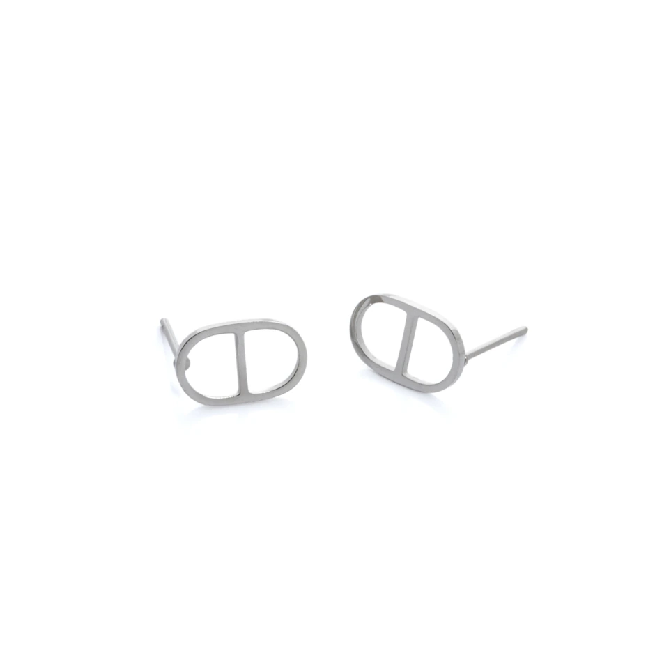 pendientes-nordic-plateado-pequenos-de-acero-alexah-detalle