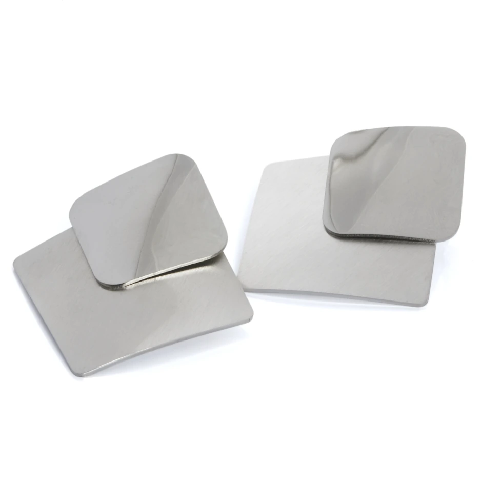 pendientes-glomma-plaza-plateado-en-acero-alexah-detalle