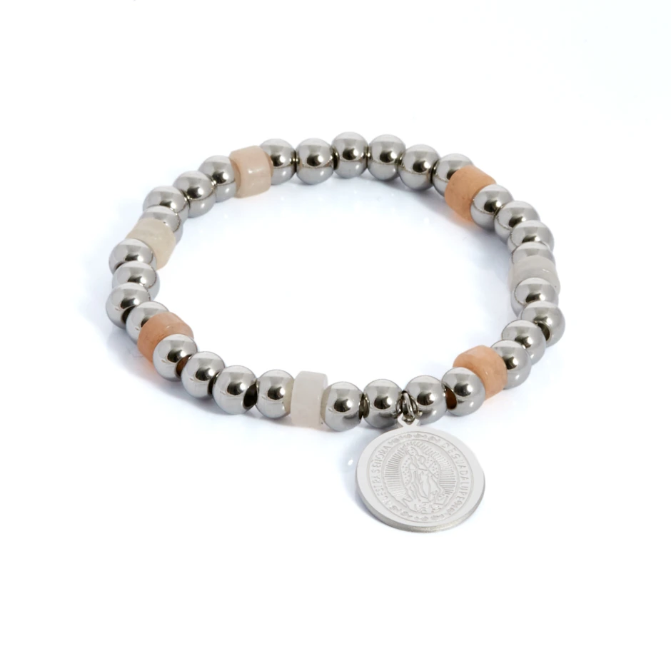 pulsera-bolitas-plateada-y-beige-con-medalla-en-acero-alexah