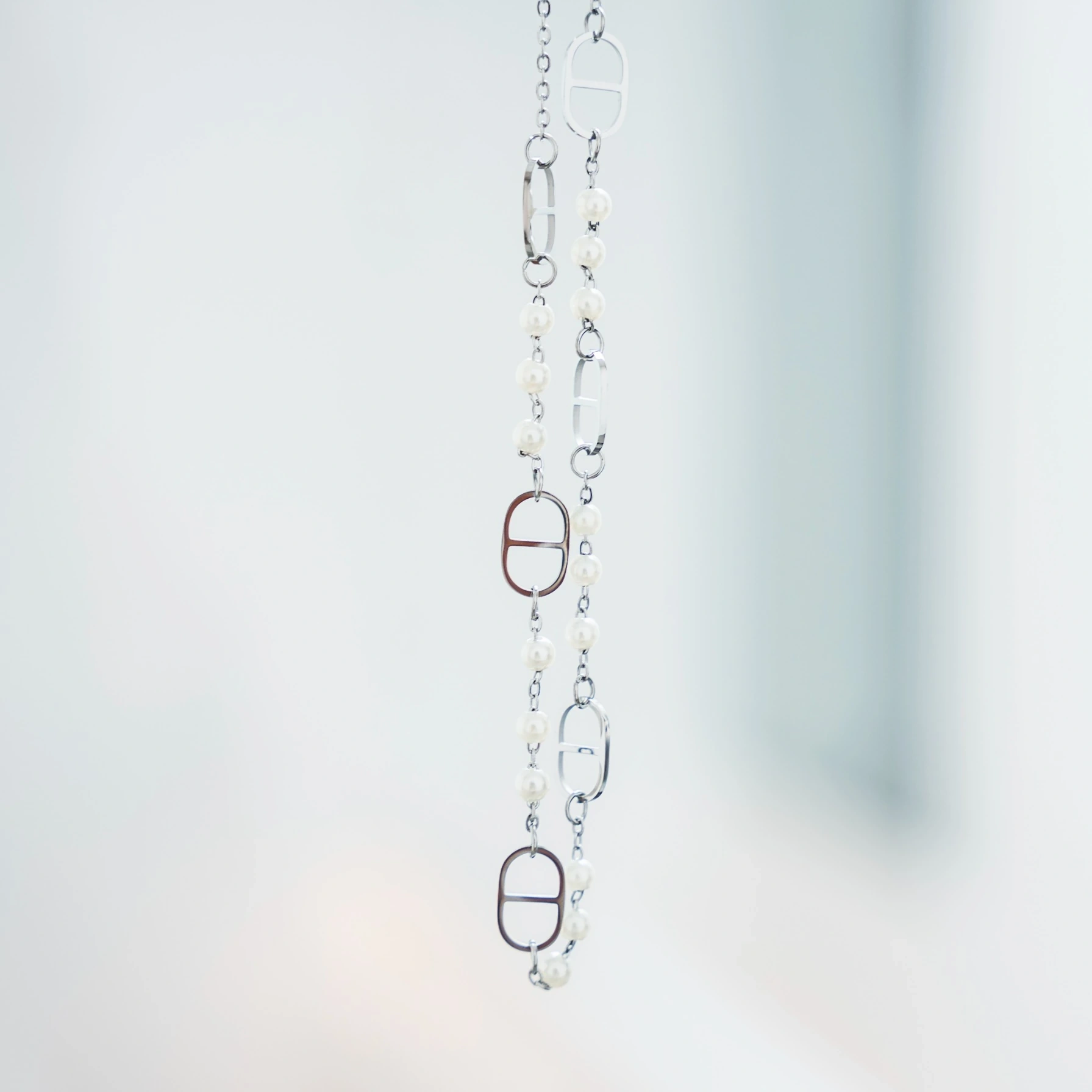 collar-nordic-plateado-con-detalles-geometricos-alexah-detalle