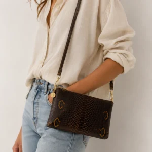 bolso-mujer-serpente-marron-modelo