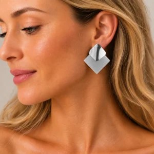 pendientes-glomma-plaza-plateado-en-acero-alexah-modelo