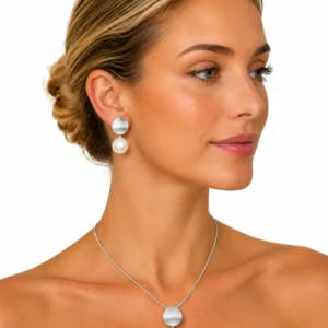 set-segla-de-pendientes-y-collar-plateado-con-perlas-modelo